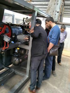 Viðskiptavinur heimsókn verksmiðju